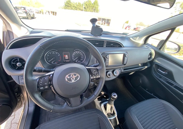 Toyota Yaris cena 48000 przebieg: 153352, rok produkcji 2018 z Warszawa małe 211